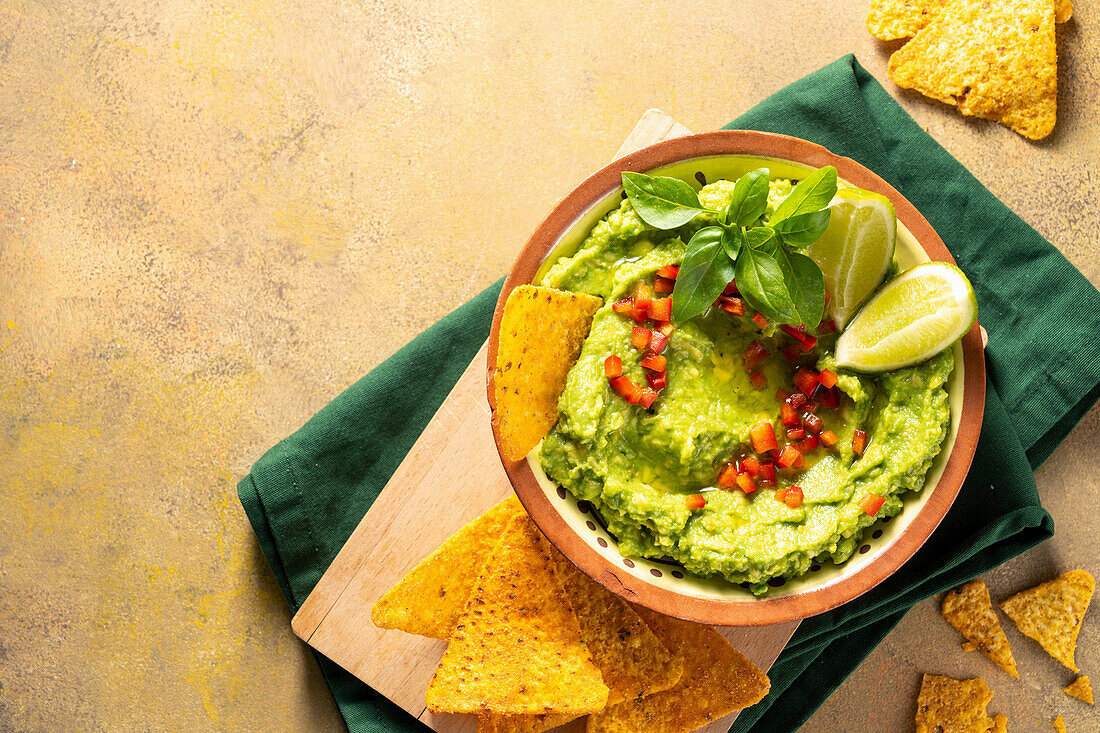 Guacamole mit Nachos