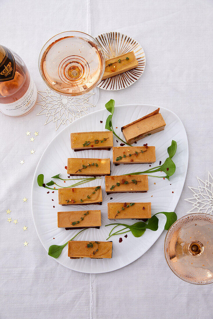 Guinea fowl mousse bar with Gewürztraminer jelly