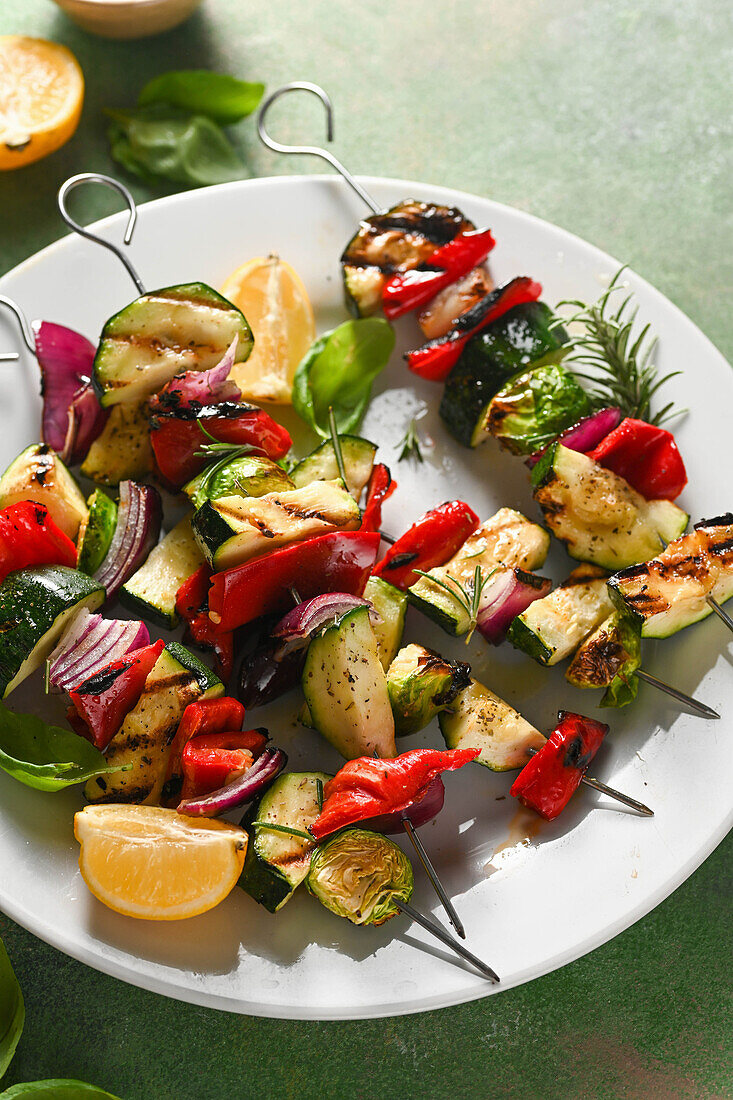 Vegetable skewers with zucchini