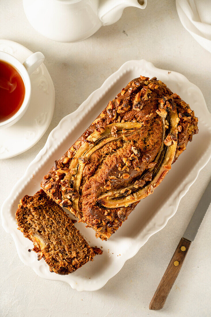 Banana-oat bread with walnuts