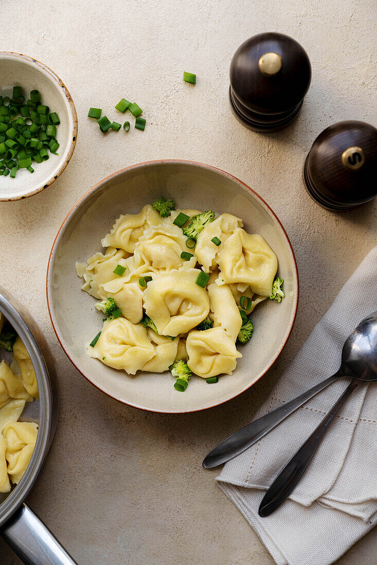 Vegan pasta pockets with chives