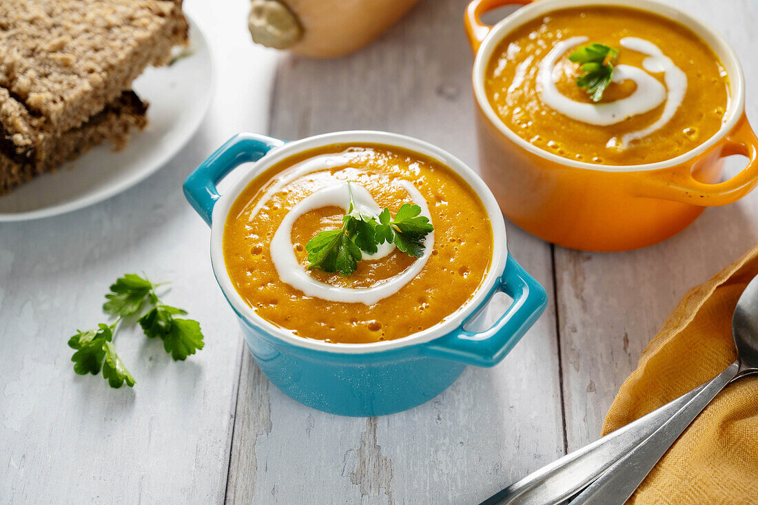 Geröstete Butternusskürbis-Cremesuppe