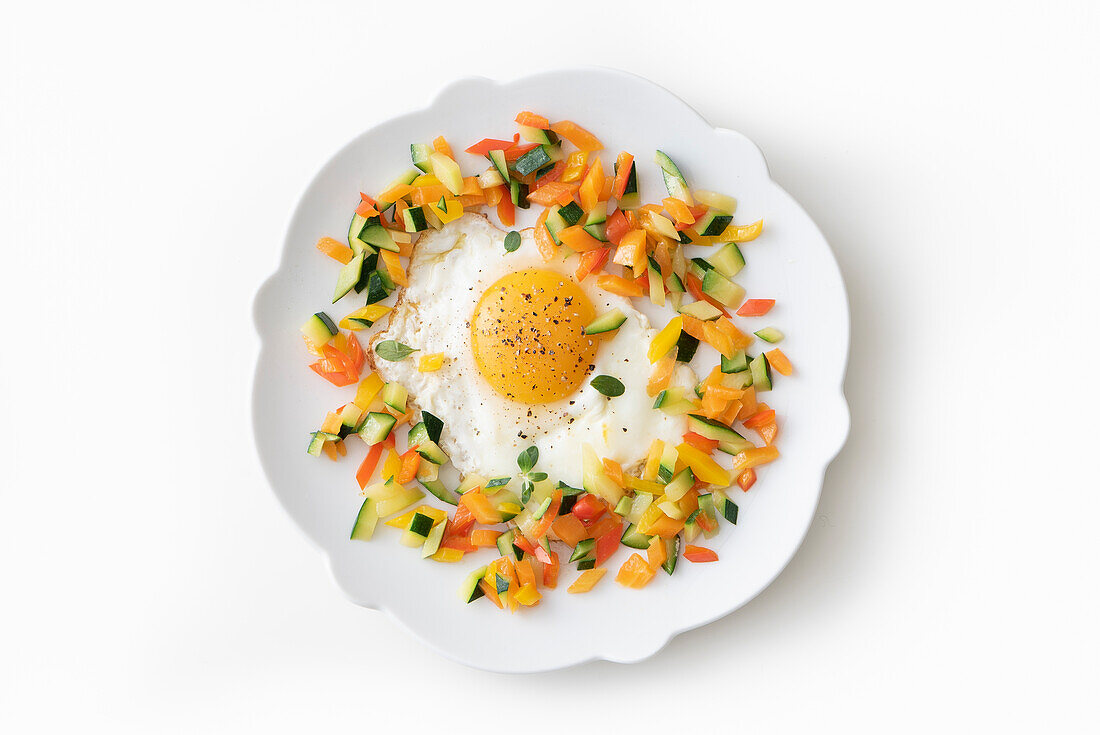 Vegetables with fried egg