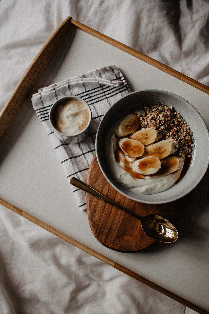 Muesli with banana slices