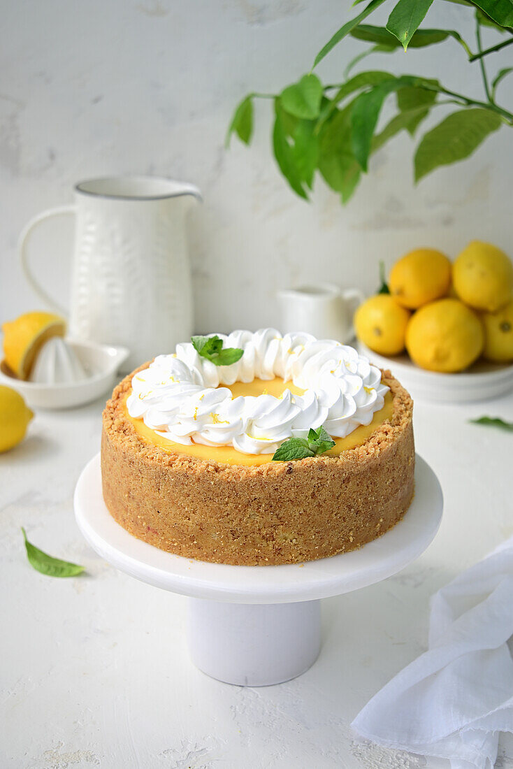 Klassischer Käsekuchen mit Lemon Curd und Baiser