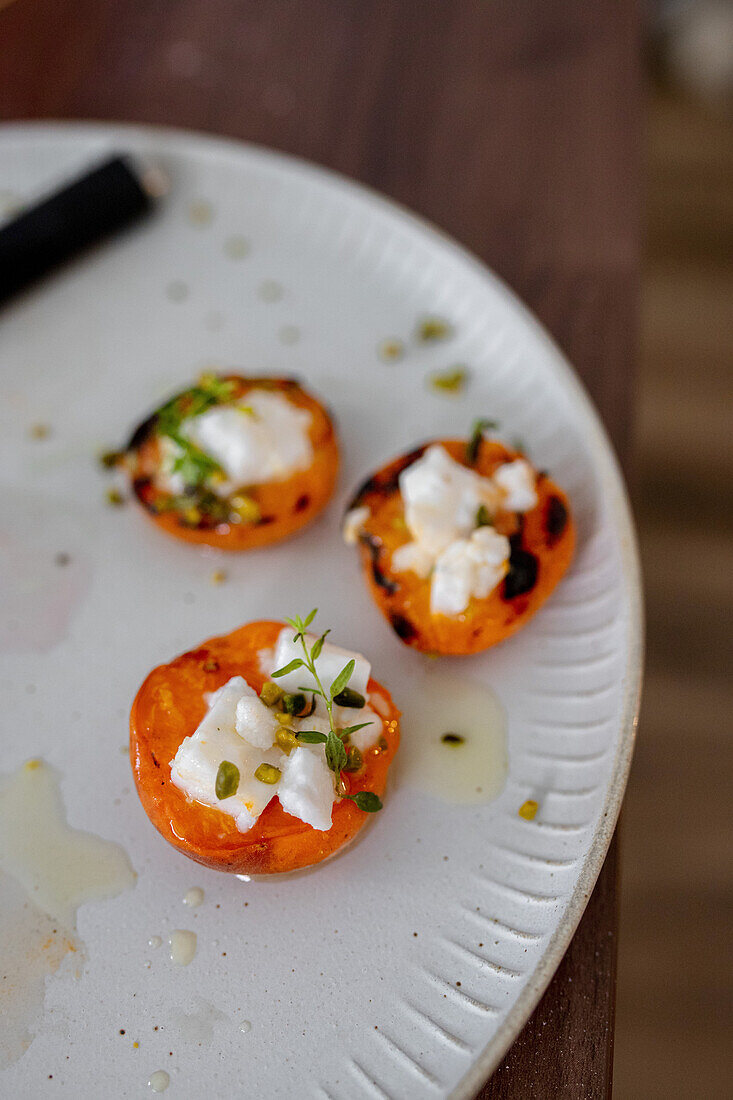 Grilled apricots with feta