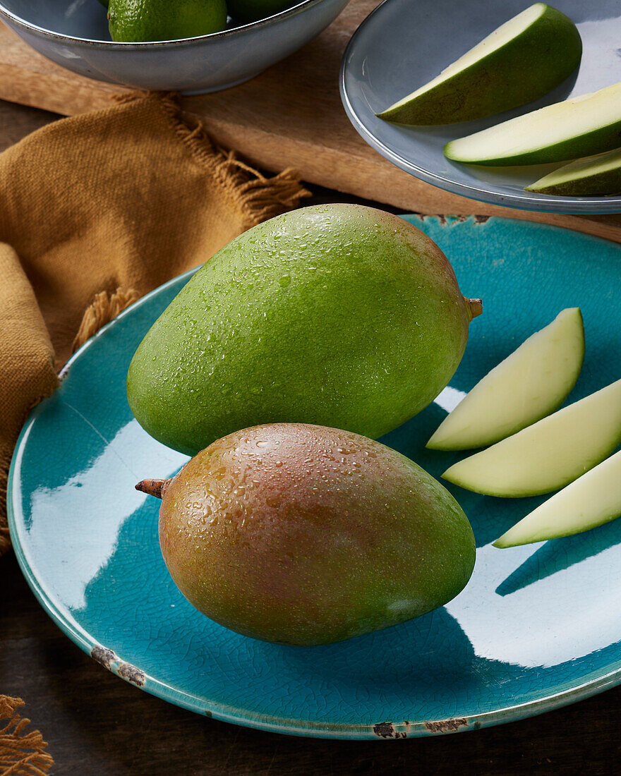 Grüne Mango (Mangifera indica)
