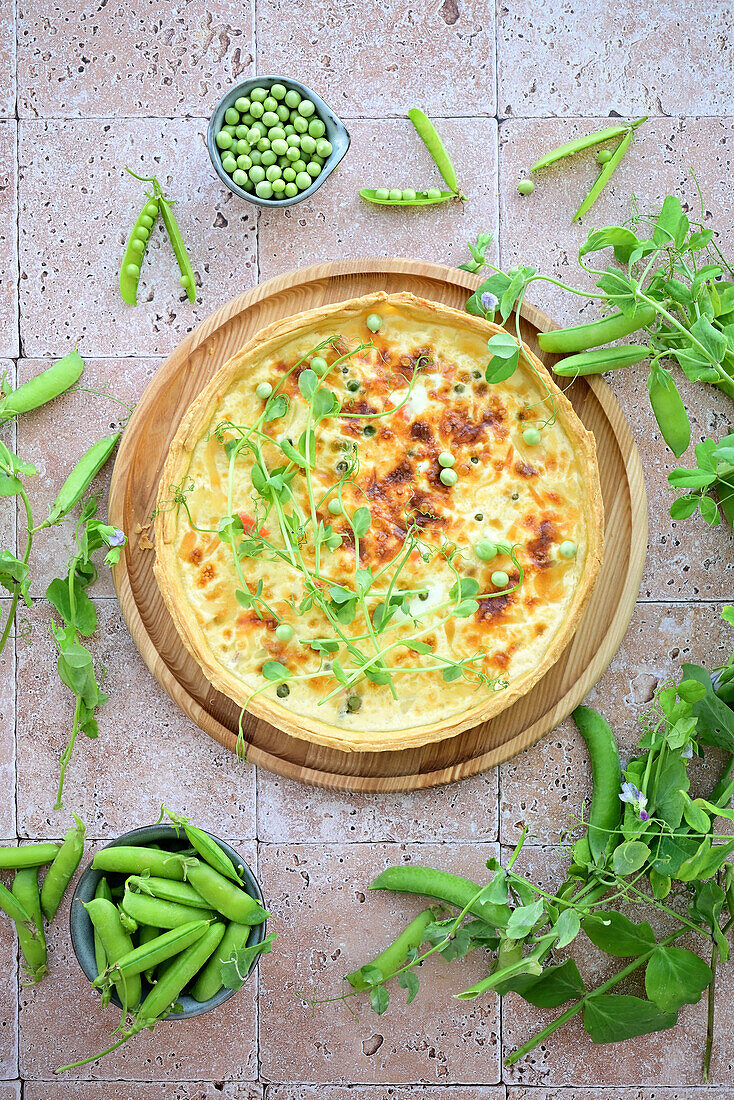 Quiche with salmon and green peas