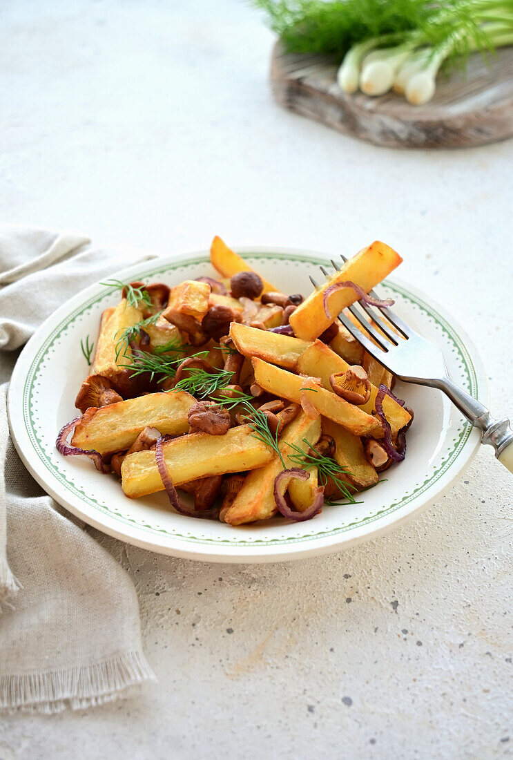 Chanterelles fried with potatoes and onions