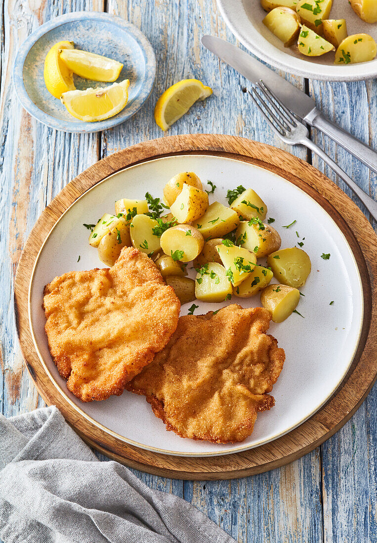 Breaded horseradish-mustard pork cutlets with potatoes