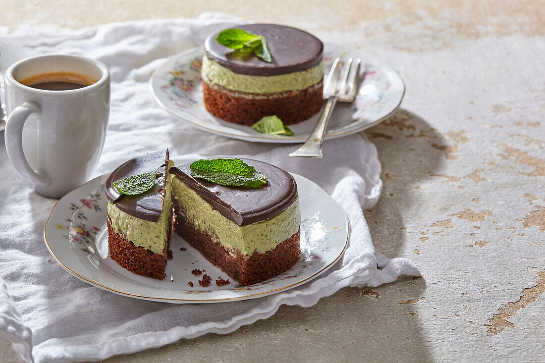 Small mint chocolate cakes