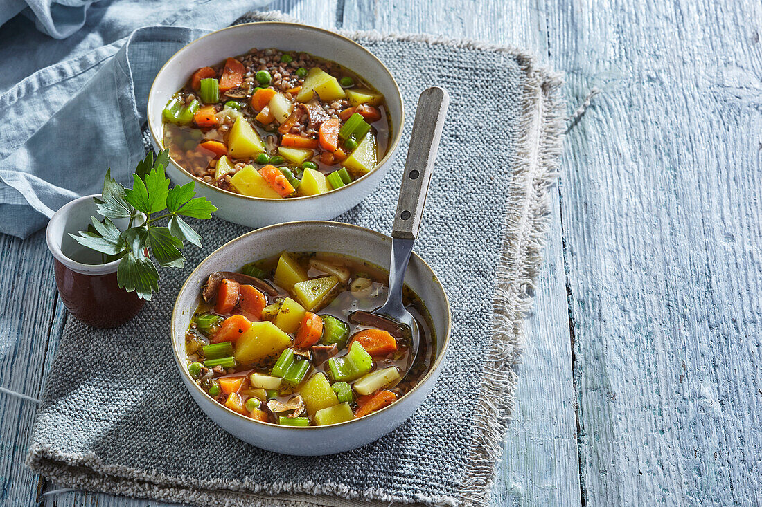 Buchweizen-Kartoffelsuppe mit Gemüse