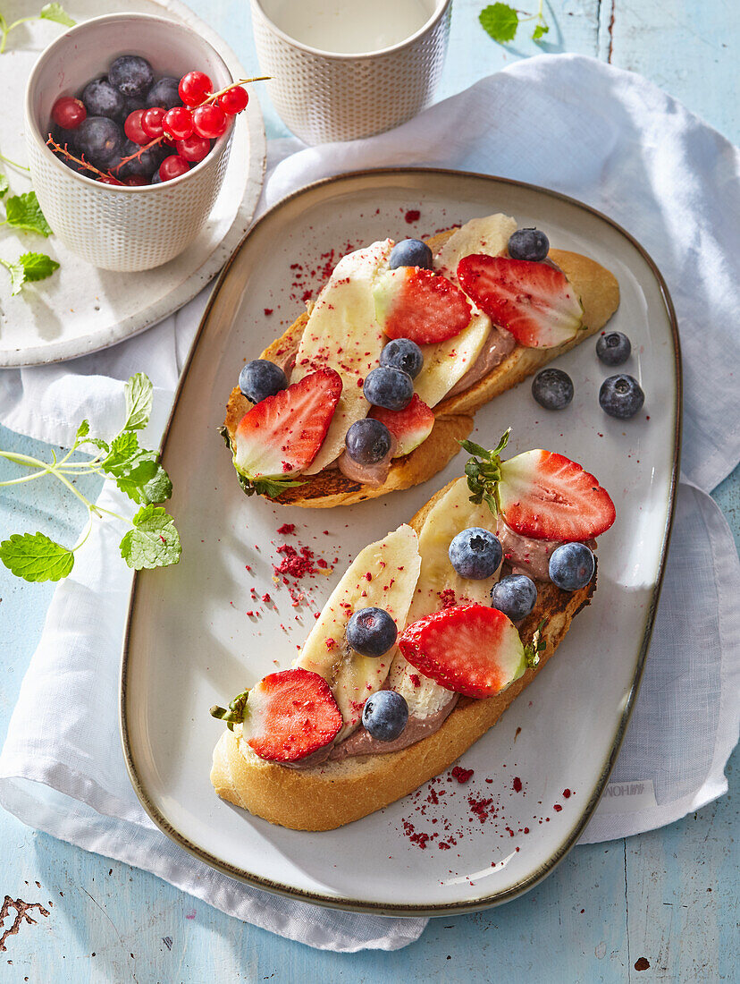 Smoothie-Crostini mit frischem Obst