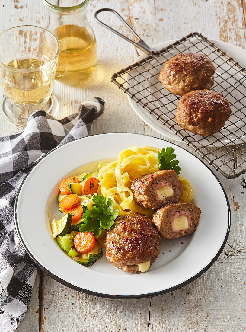 Small meatloaf 'Cordon Bleu' with ribbon noodles and vegetables