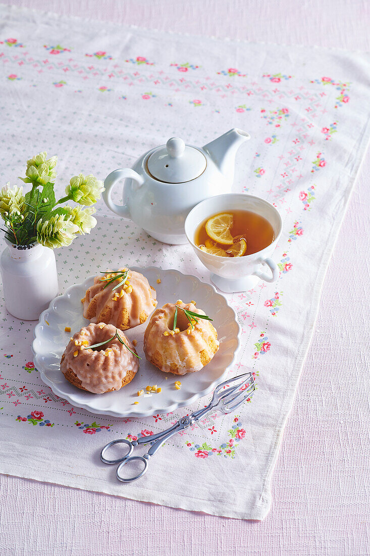 Honey Mini-bundt cakes with candied orange