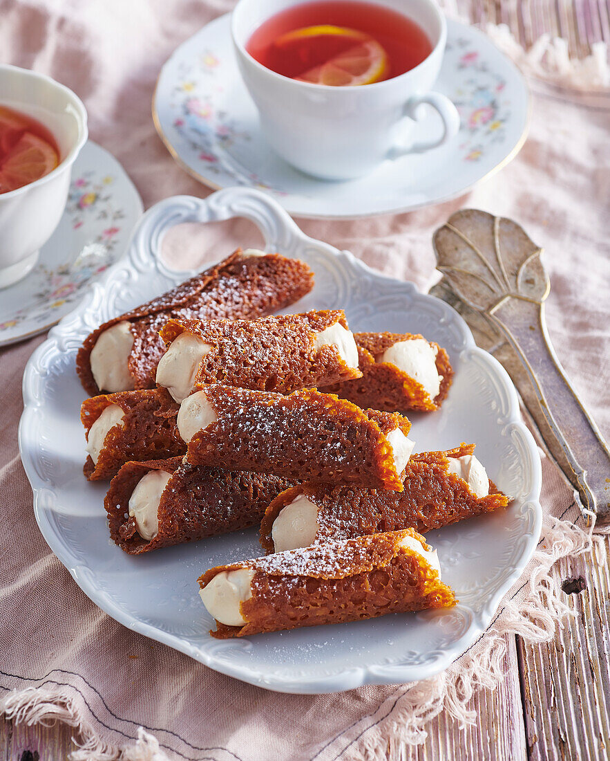 Ginger cannoli with coffee cream