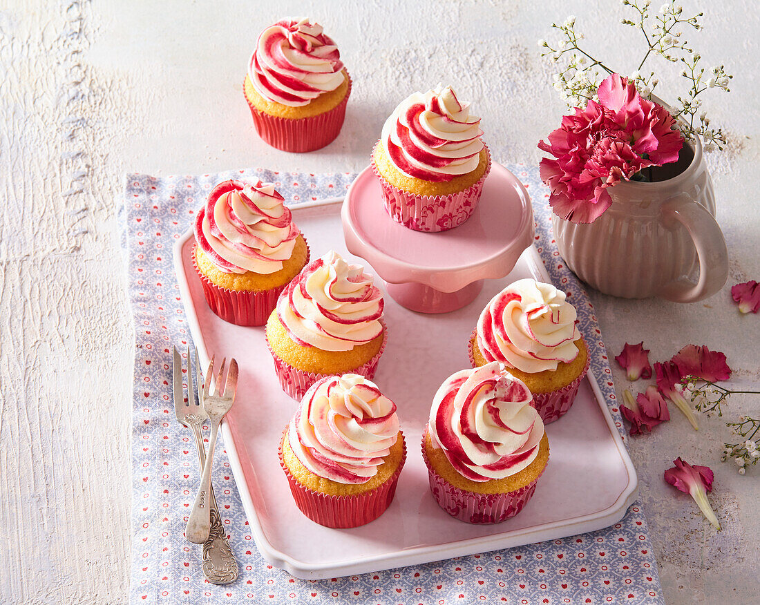 Yogurt cupcakes with fruit syrup