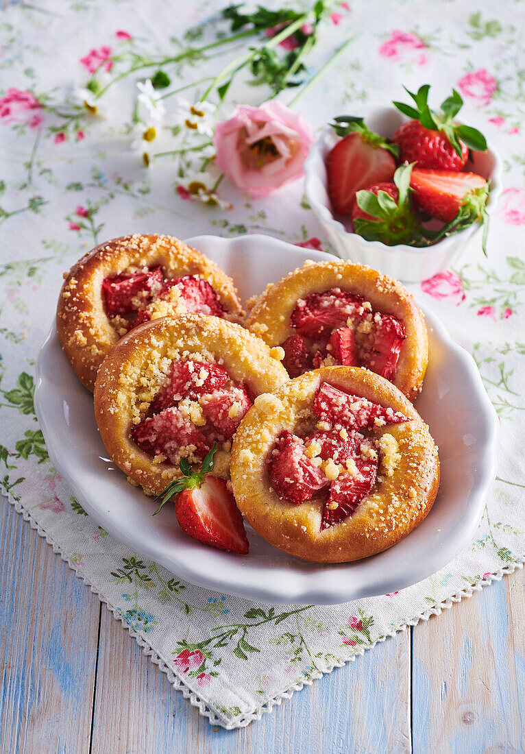 Strawberry cola cakes with elderberry syrup