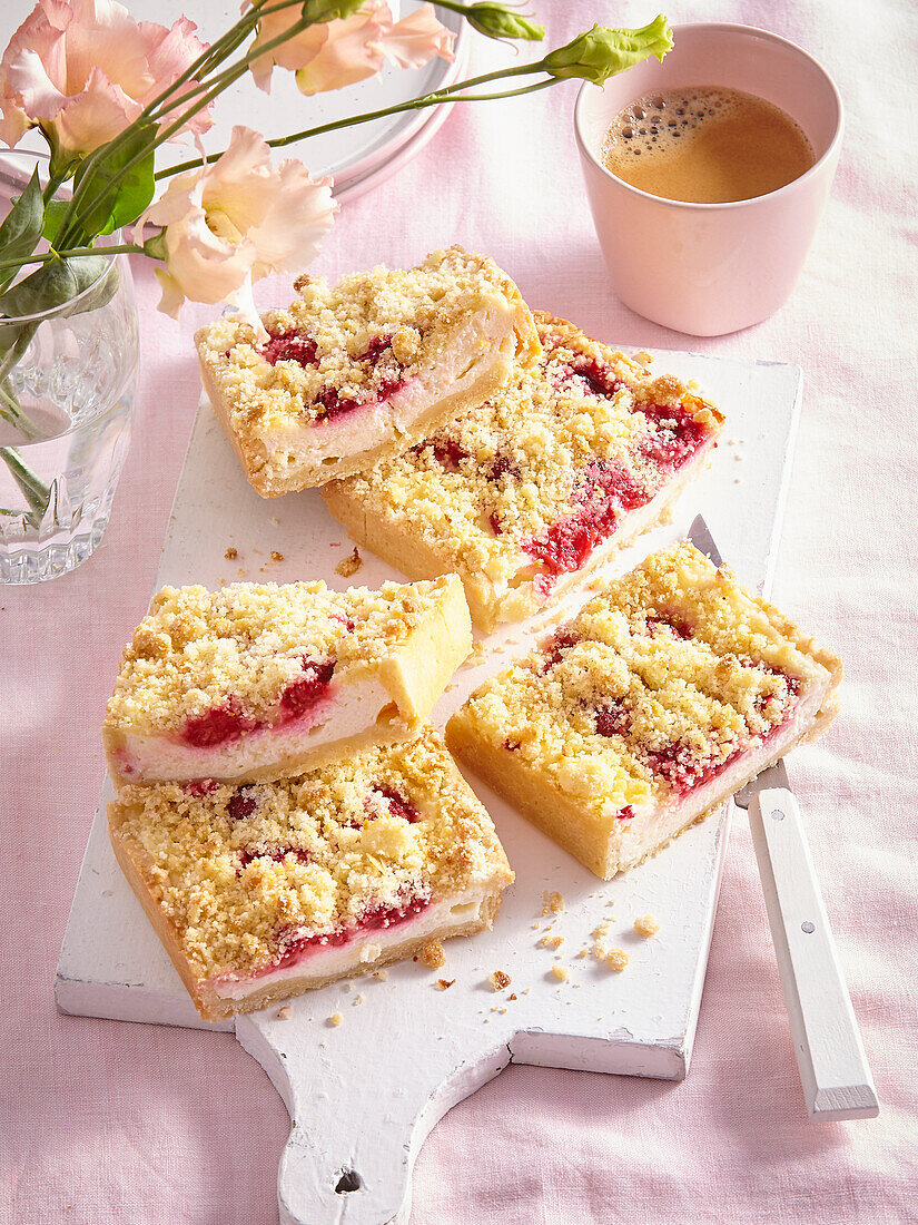 Raspberry sheet cake with crumble topping