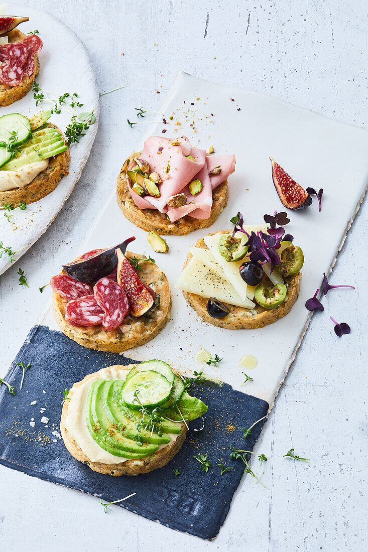 Topped cottage cheese tartlets