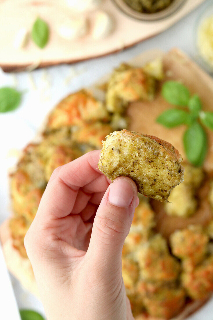 Pesto plucked bread