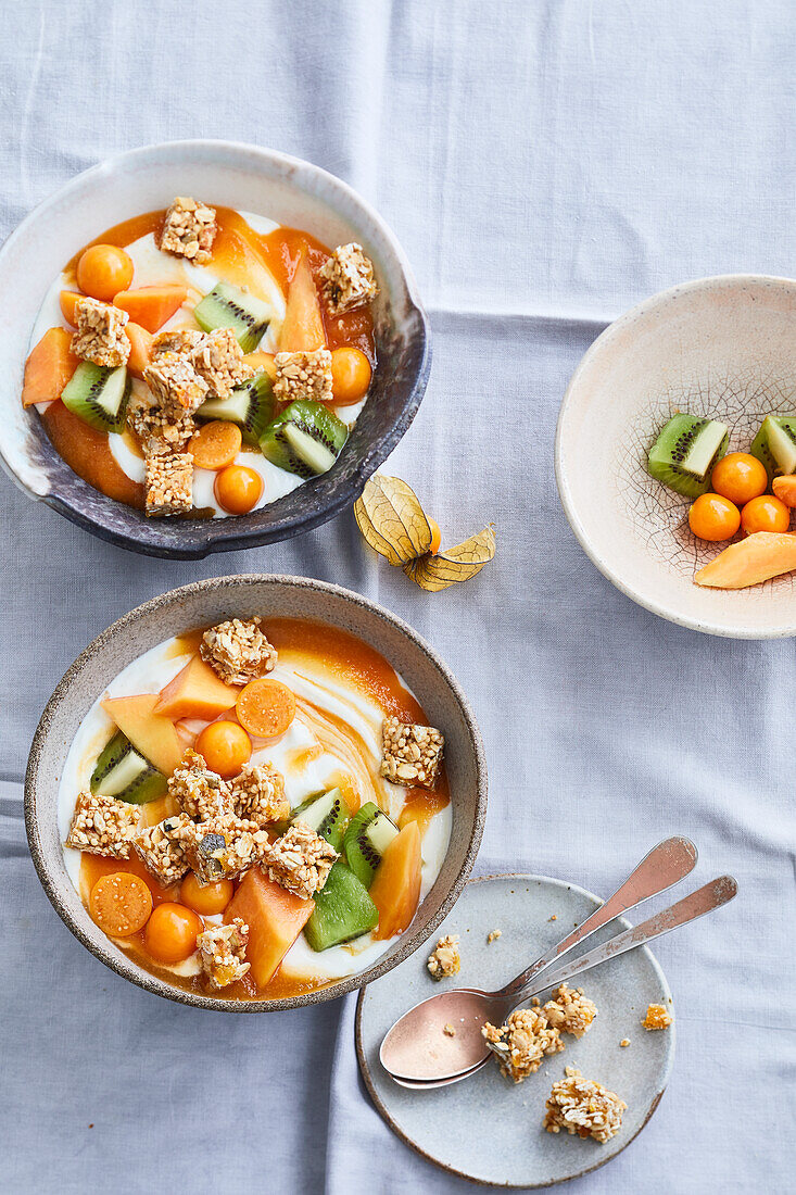 Skyr-Bowls with fruits and muesli croutons