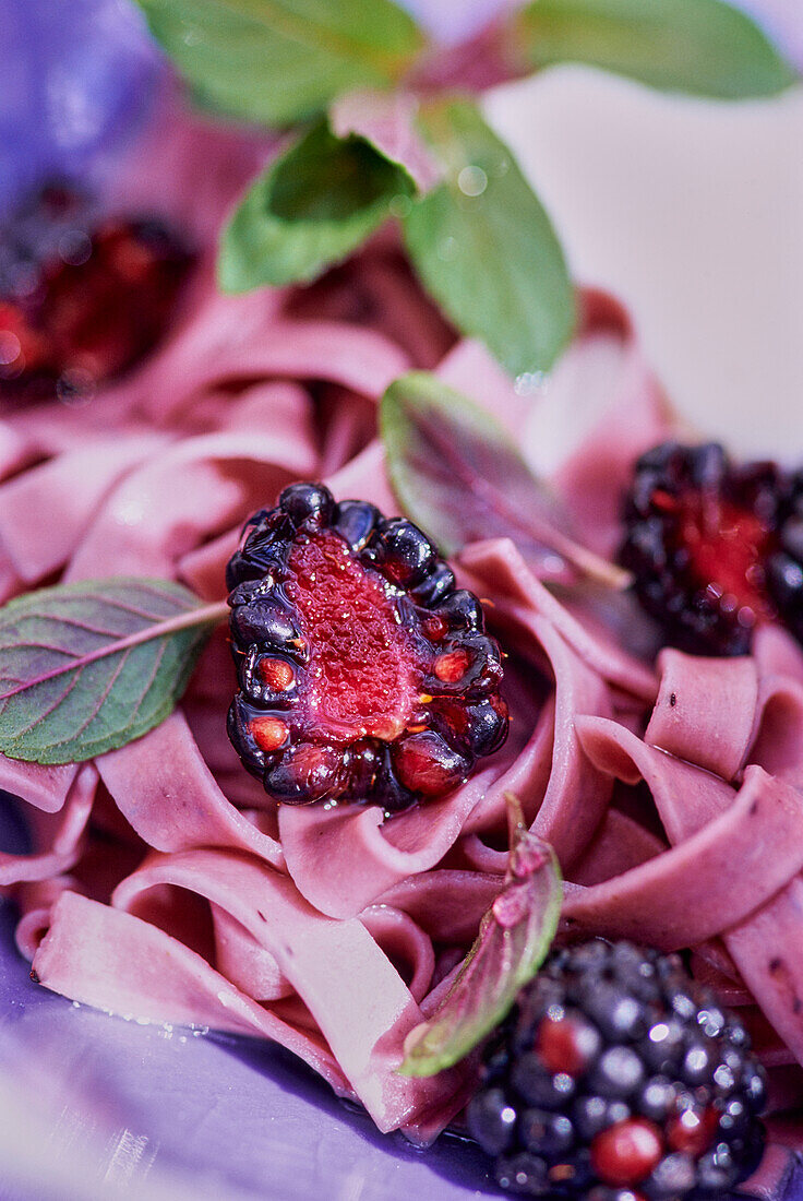 Pasta salad with blackberries and mint