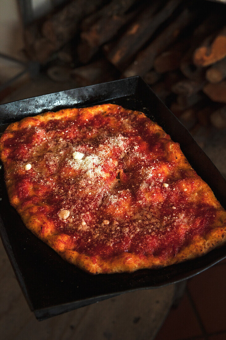 Pizza Cilentana aus dem Holzofen