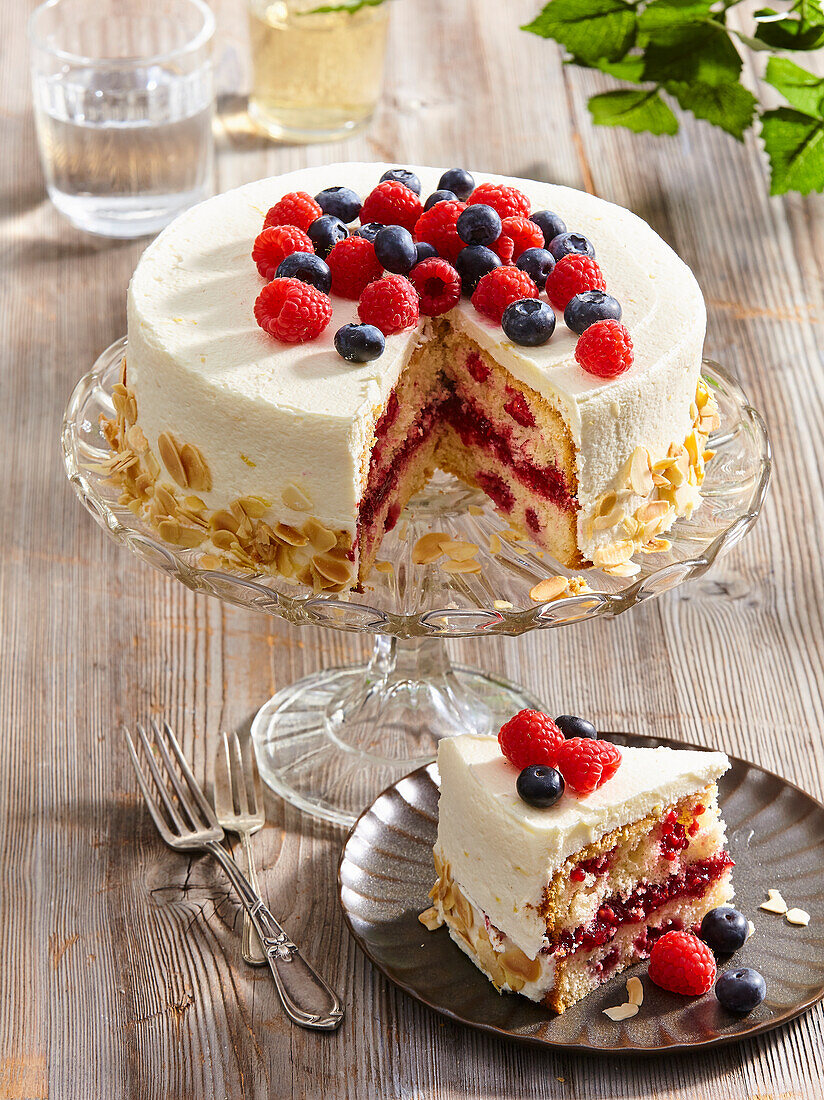 Raspberry sponge cake