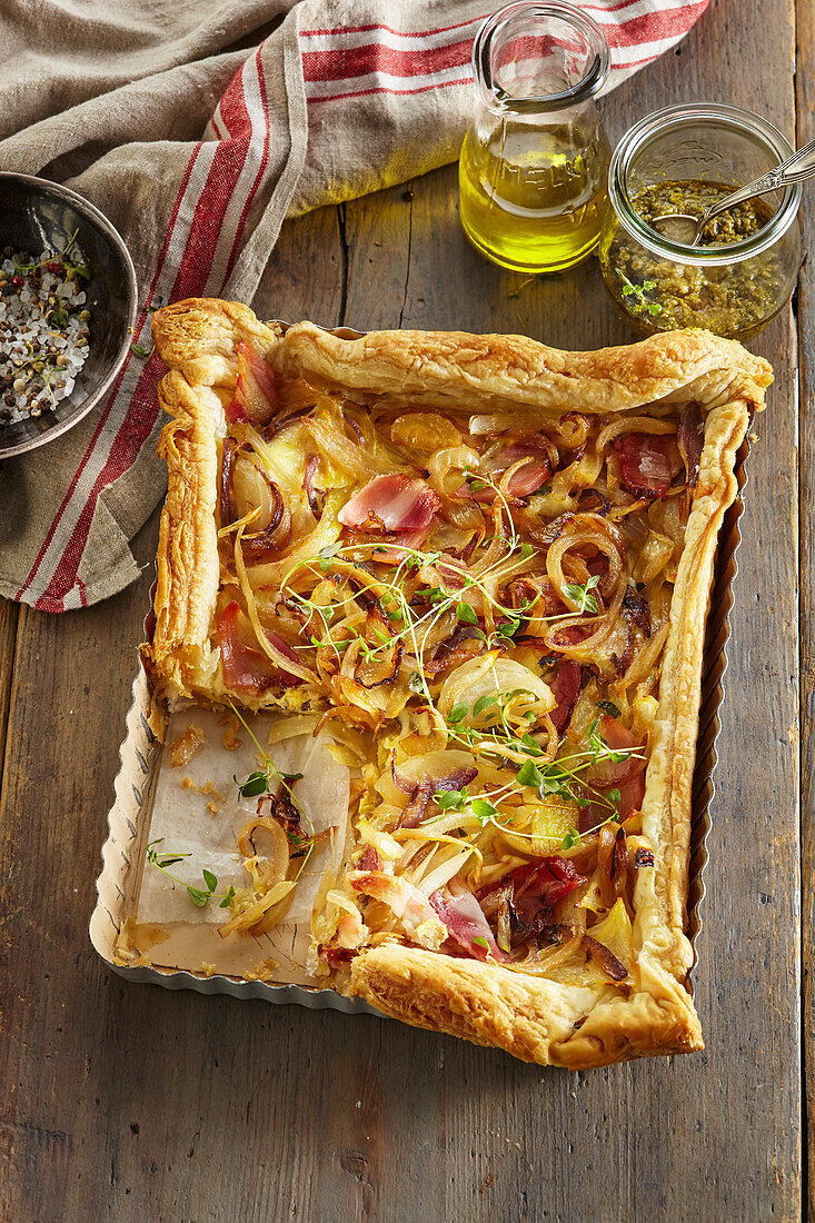 Onion tart with bacon
