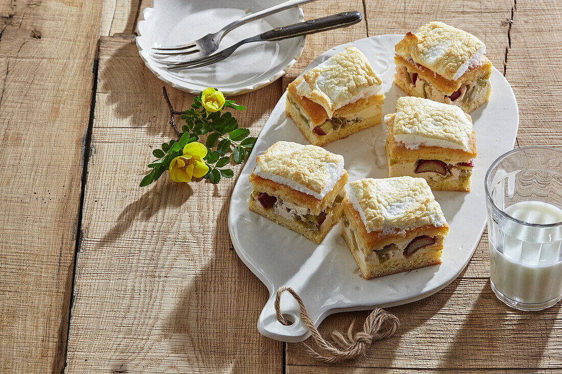 Rhubarb sheet cake with meringue