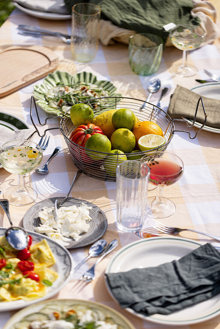 Summery set table