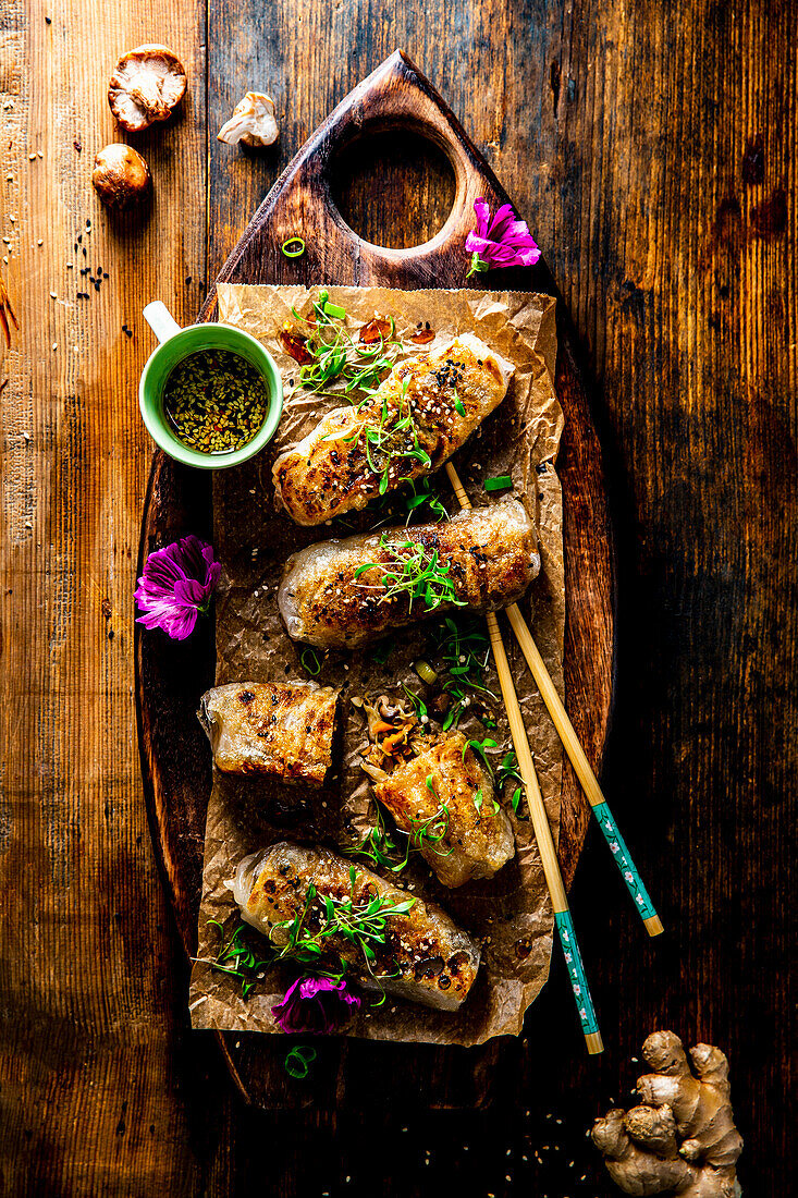 Asian vegetable pockets with shiitake and sweet and sour chili sauce