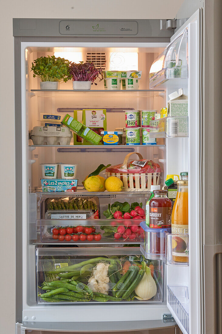 Kühlschrank mit Bio-Lebensmitteln
