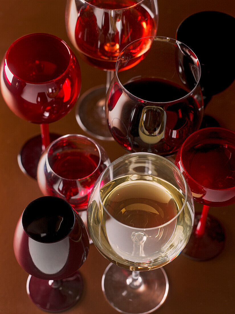 Red wine and white wine glasses