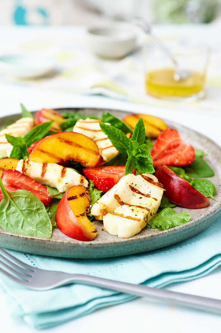 Grilled nectarine and halloumi salad