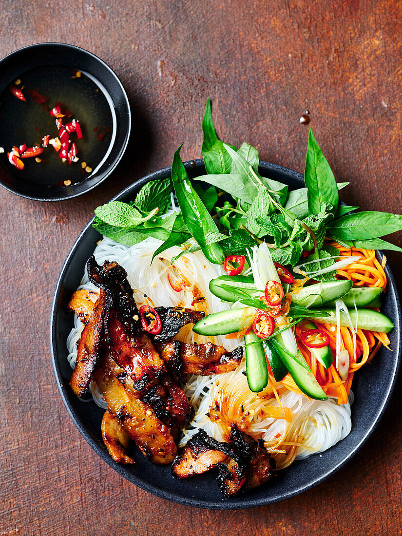 Bún thit (rice vermicelli with grilled pork)