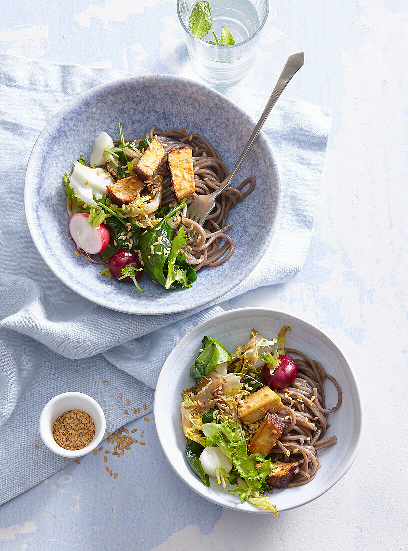 Soba-Nudelsalat mit Tofu