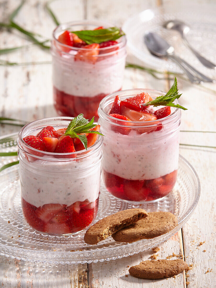 Strawberry yogurt cups