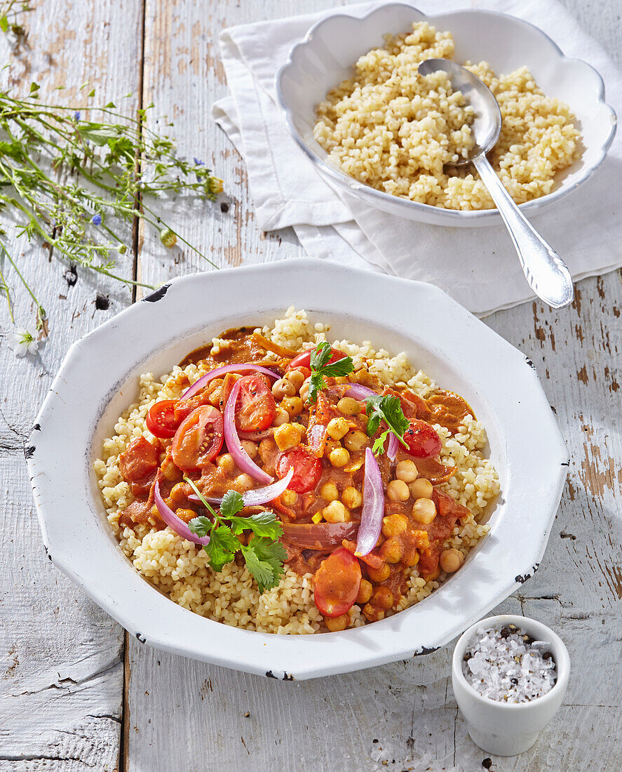 Tomato and chickpea curry with bulgur