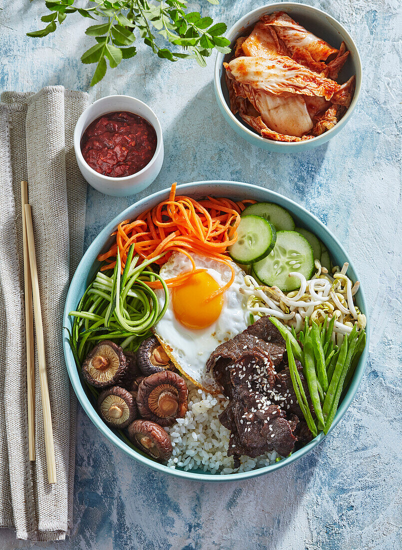 Bibimbap (koreanische Reis-Bowl)