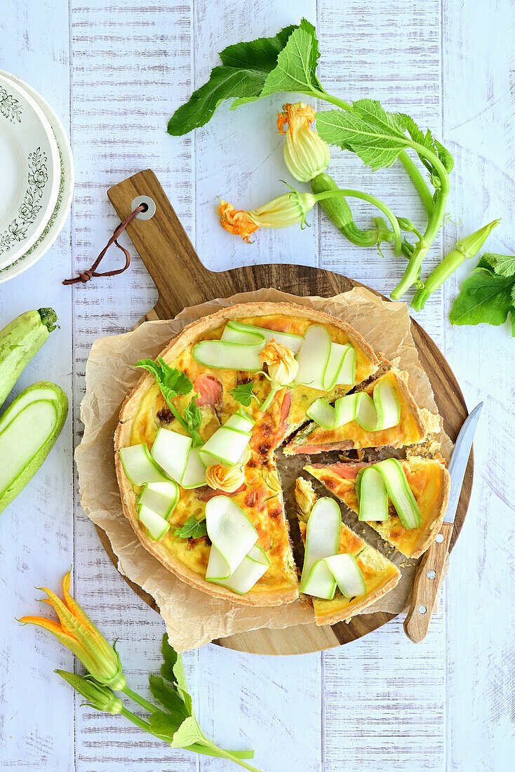 Tarte mit Lachs und Zucchiniblüten