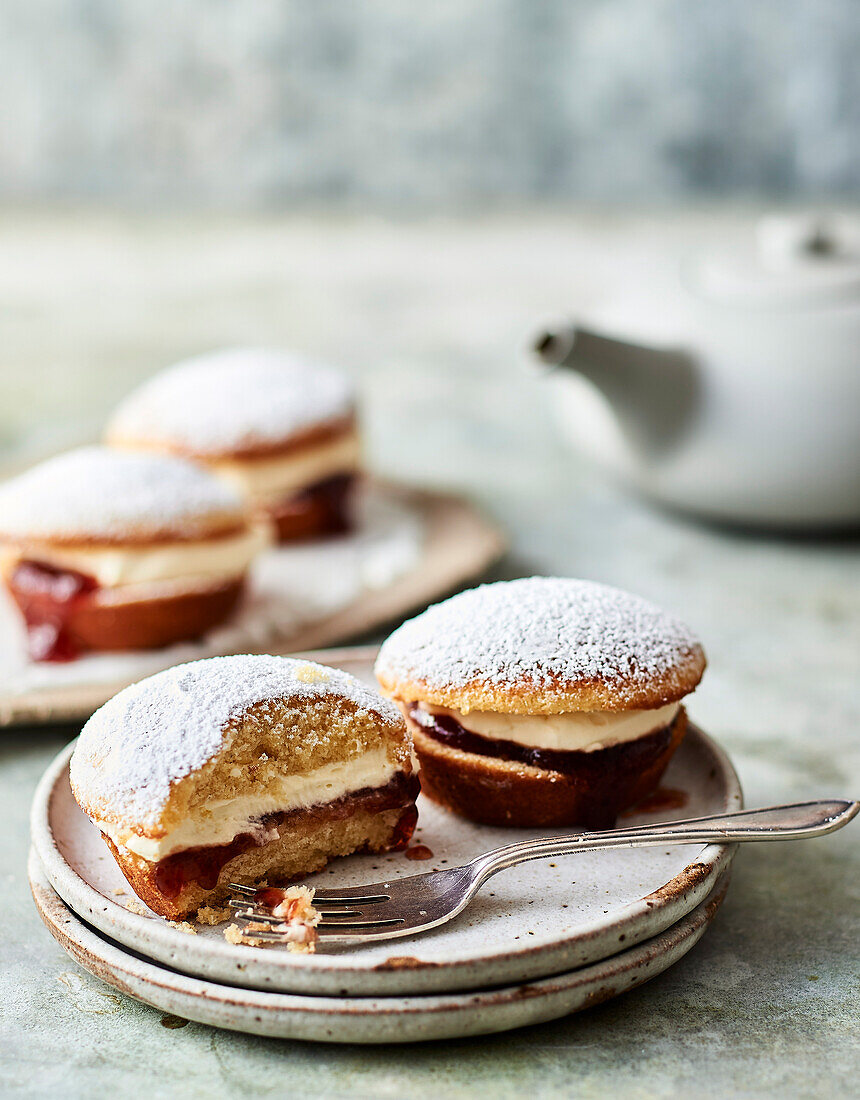 Victoria Sponge Cakes