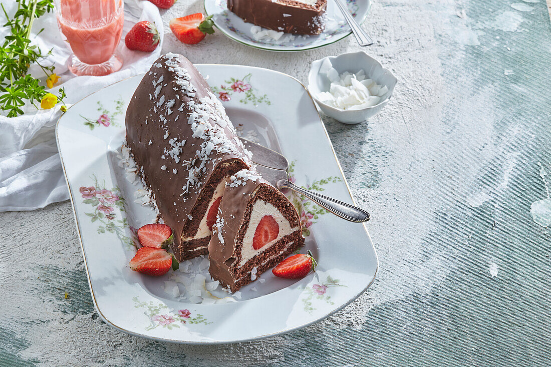 Kakaokuchen mit Erdbeeren