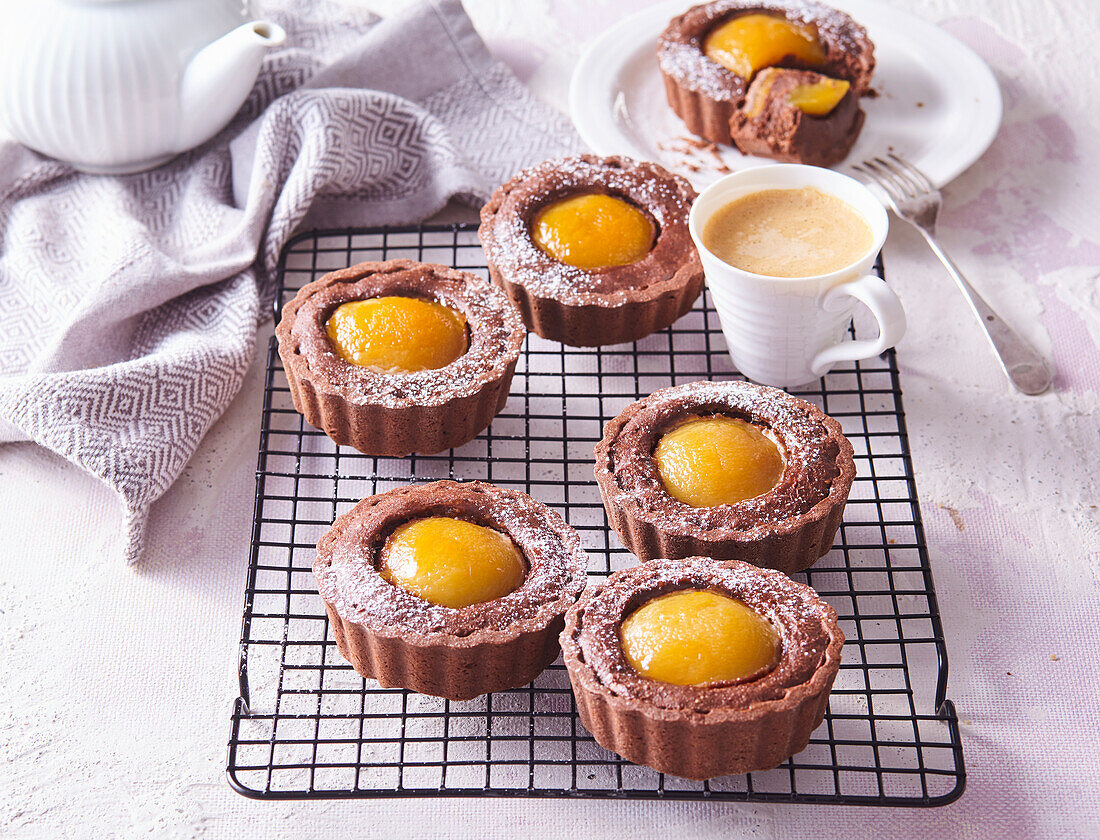 Chocolate mini cakes with apricots