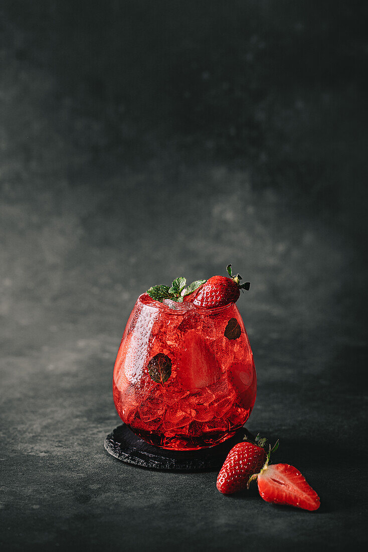 Strawberry spritz with ice cream and mint