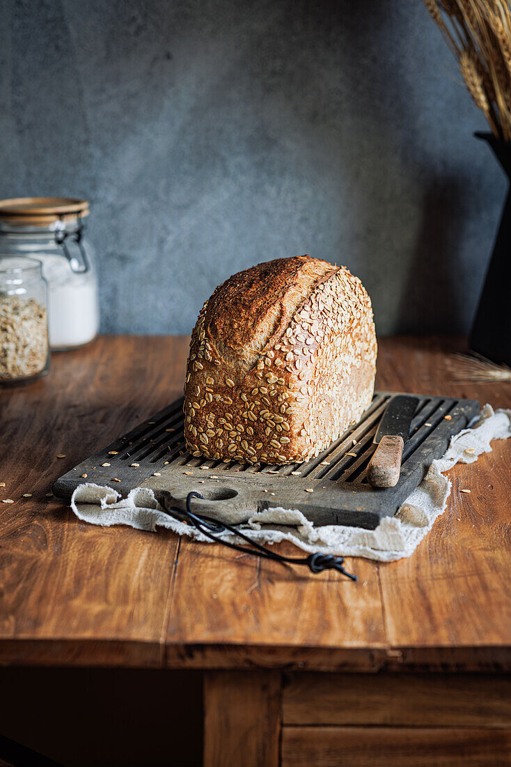 Kastenbrot mit Haferflocken und Joghurt