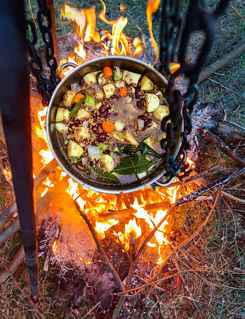Vegetable soup on the campfire