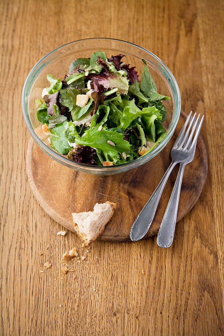 Wild herb salad with sunflower seeds and croutons