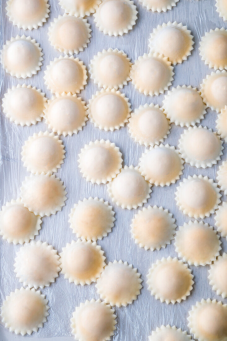 Frische rohe Ravioli